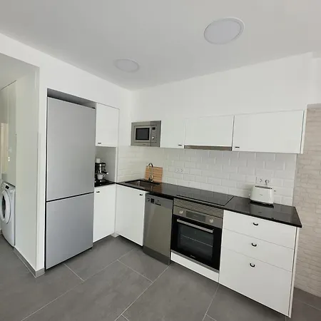 New And Bright 2-bedroom In Canamelar Lägenhet