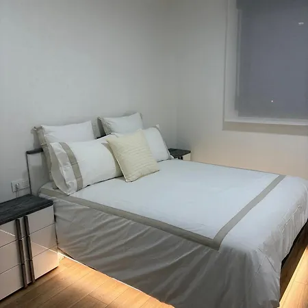 Luxury Apartment *
