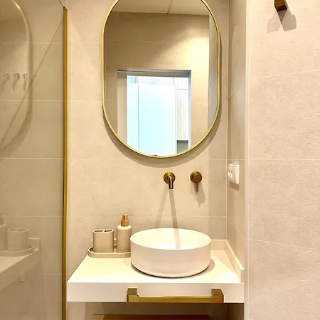 Apartman Anelsa Serranos 1 *