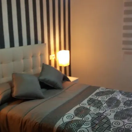 Apartmentsuitespain Economy * Valência