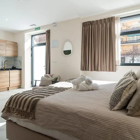 Holaspain Apartman *