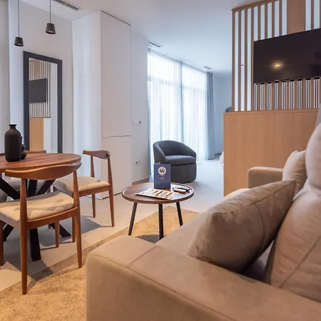 Dorm4you Arena Aparthotel