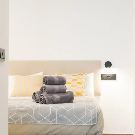 Flats-moderno, Junto Al Roig Arena *