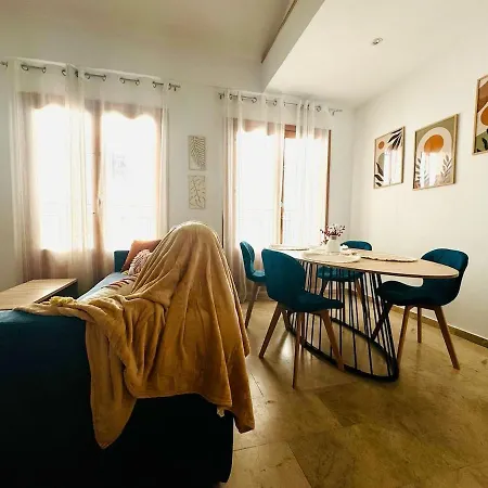 Abat 3 Cool & Wide Duplex Next To The Cathedral