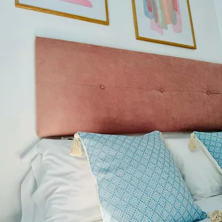 Abat 3 Cool & Wide Duplex Next To The Cathedral *