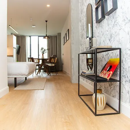 Appartement The 153 *