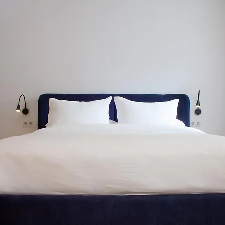 Luxury New 10 Min Walk To The Apartment *