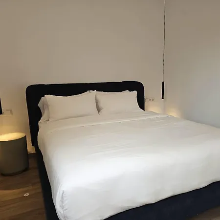 Luxury New 10 Min Walk To The Apartment *