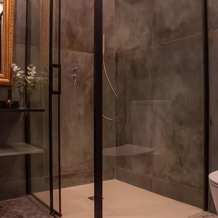 Luxury New 10 Min Walk To The Apartment *