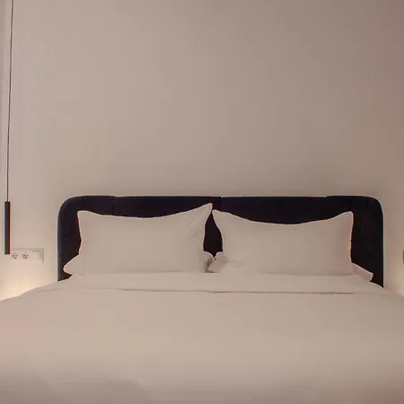 Luxury New 10 Min Walk To The *