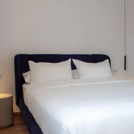 Luxury New 10 Min Walk To The *