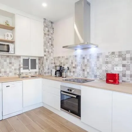 New 4 Pax Front Station Wifi Apartament
