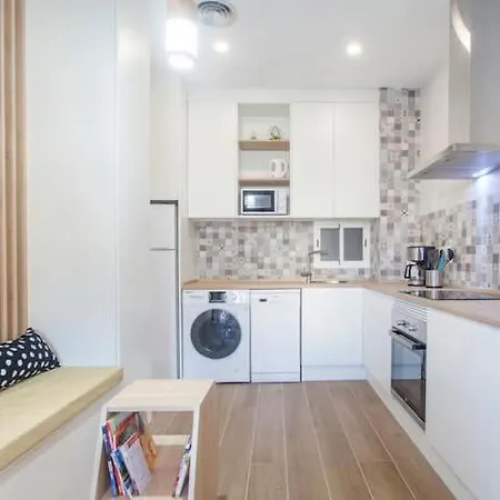 New 4 Pax Front Station Wifi Apartament