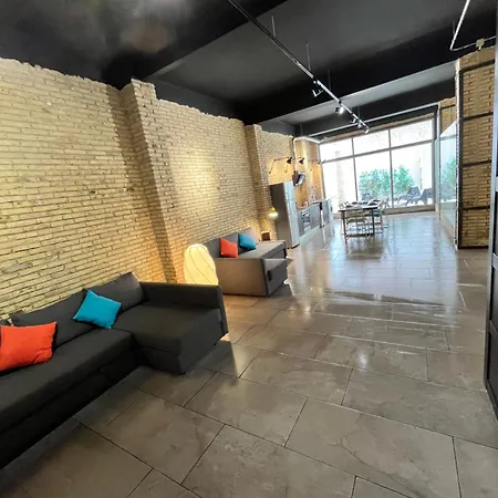 Iy Loft 4 - Open Plan Garage Style - Up To 4 People