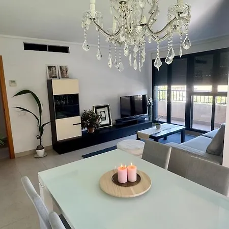 300 M From The ,parking , Breakfast *