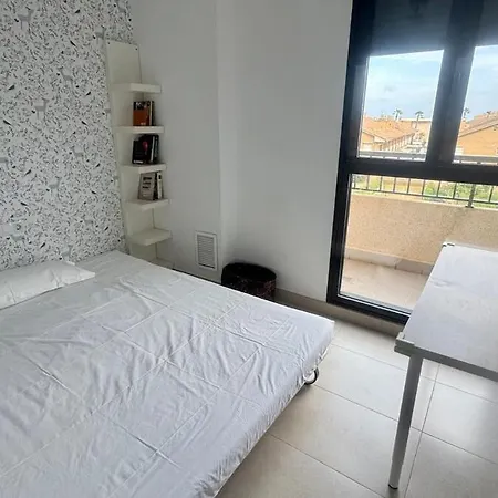 300 M From The ,parking , Breakfast Apartamento