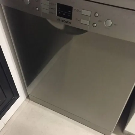 300 M From The ,parking , Breakfast