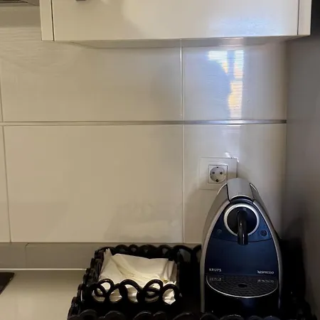 300 M From The ,parking , Breakfast Apartamento