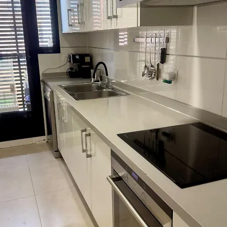 Apartamento 300 M From The ,parking , Breakfast