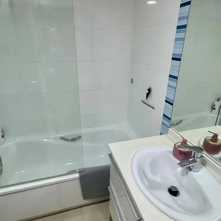 300 M From The ,parking , Breakfast * Valência