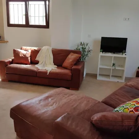 Relaxing House Overlooking Beautiful Of Arts *