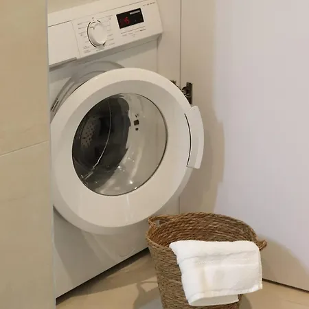 Stylish Ground Floor With Lots Of Comfort דירה *