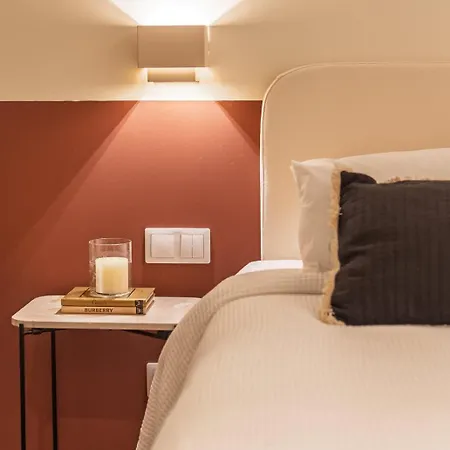 Modern And Luxurous Valence