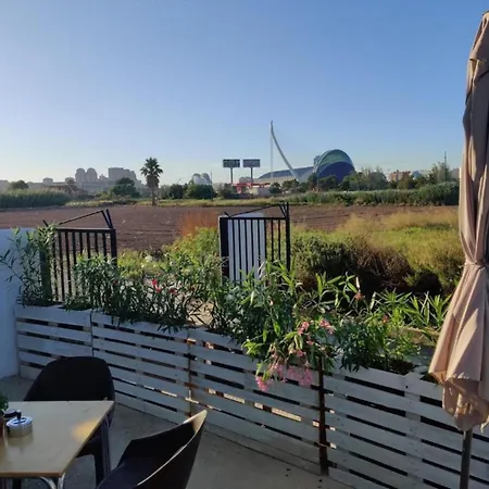 Relaxing House Overlooking Beautiful Of Arts Apartament