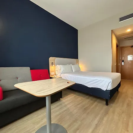 Hotell Express Ciudad De Ciencias By Ihg 3*