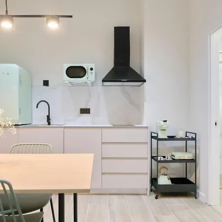 Romantic N4 Oceanografico Virkin Apartman *