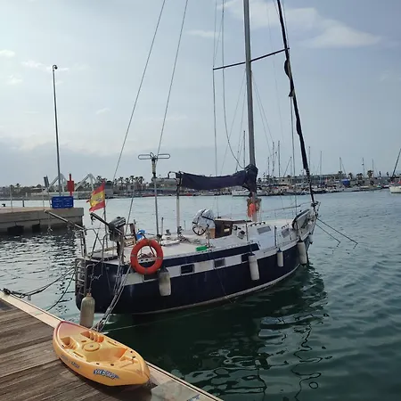 Romantic Sailboat Bådhotel Valencia
