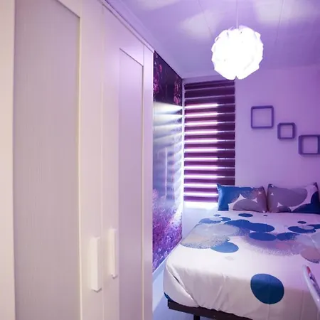 4-bed Sleeps 7 Free Parking * Valenza