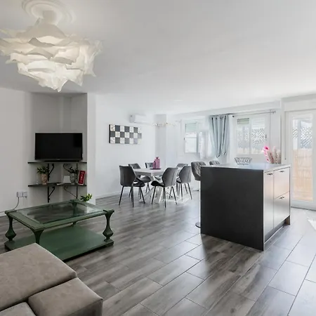 Enjoy Valencia: Deluxe With Terrace Valensiya