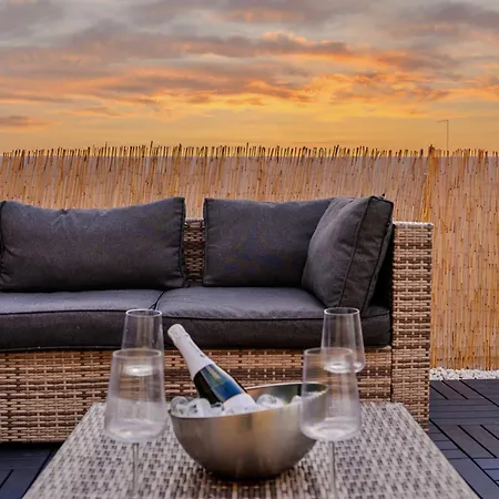 Apartment Ayora Penthouse - Jacuzzi, Huge Private Rooftop, Bbq, Sunset Views, Fastwifi, Ac *