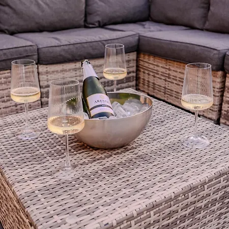 Ayora Penthouse - Jacuzzi, Huge Private Rooftop, Bbq, Sunset Views, Fastwifi, Ac