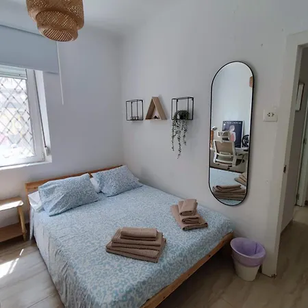 Al Lado De La Playa Malvarrosa