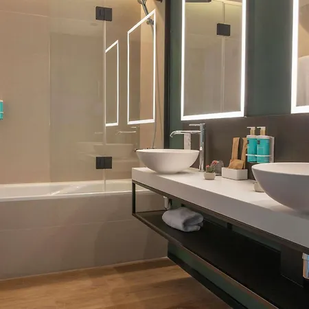 Hotel Novotel Lavant 4*