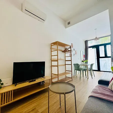 & Cozy Flat Close The * ולנסיה