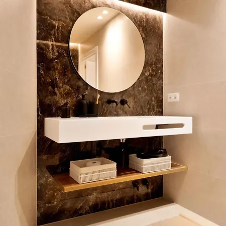 Stylish And Cosy R Valencia