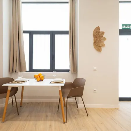 Florit Flats - Trafalgar Arts & Port Apartman *