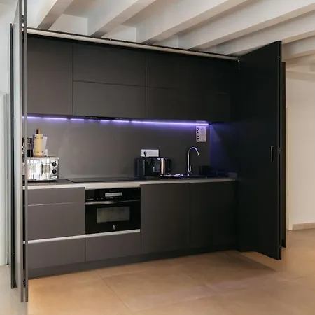 Apartment Comfort & Charm In The Center *