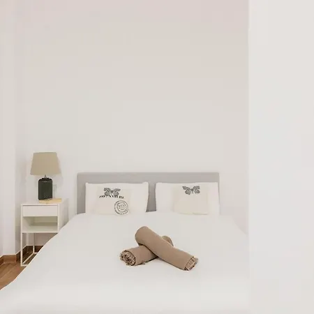 New! Comfort And Style Steps From Everything * Valência
