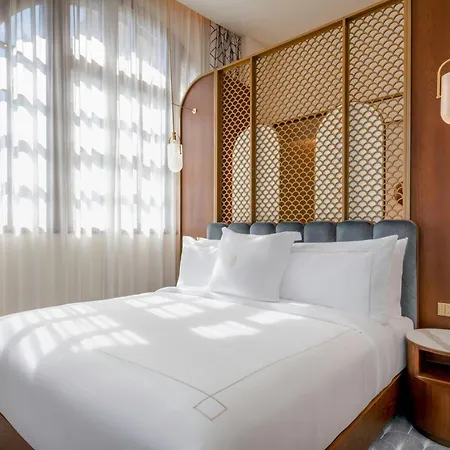 Grand Centenari, Valencia, Autograph Collection