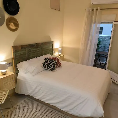 Next To The Marina De *