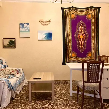 Lovely In A Shared Flat 300 Meters From The With Free Parking Homestay