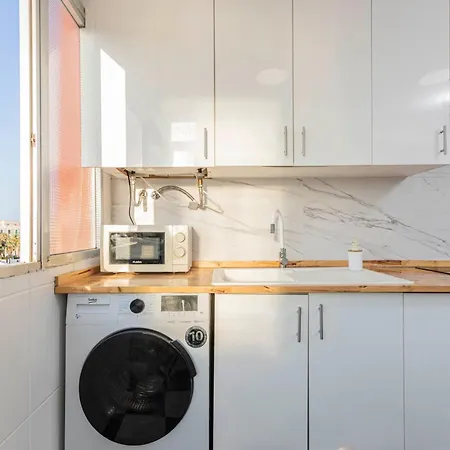 Apartman En El Cabanyal Enfrente De La Marina Real *