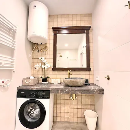 Urban Style Apartment *