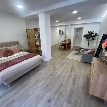 Bright & Modern - Rose Y Maya