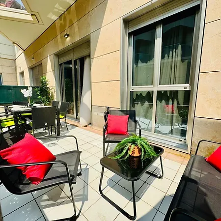 Апартаменты Stylish With Terrace On The Beachfrom *