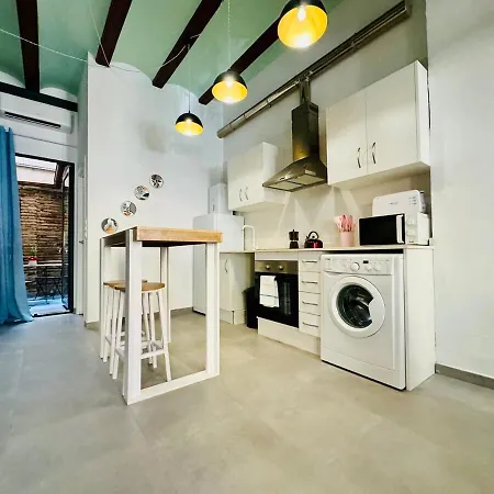 Mediterranean Flat Next To The Historic Center